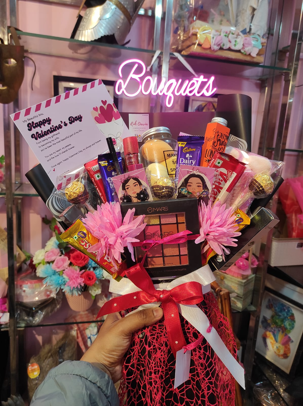 make-up-bouquet-dehradun Customizable Make-up bouquet in Dehradun