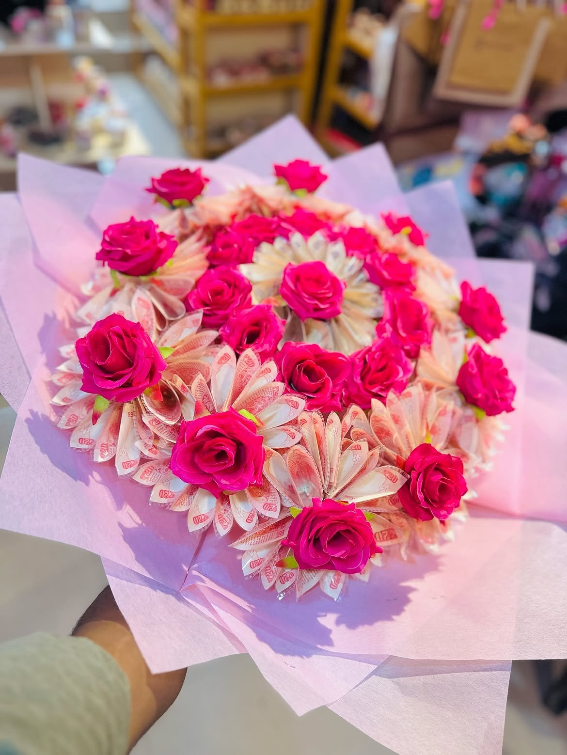 Stand out from the crowd 😅! Ditch the ordinary gifts and surprise your loved ones with a stunni Shagun bouquet Dehradun